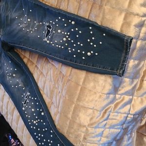 Straight leg jeans covered in pearls